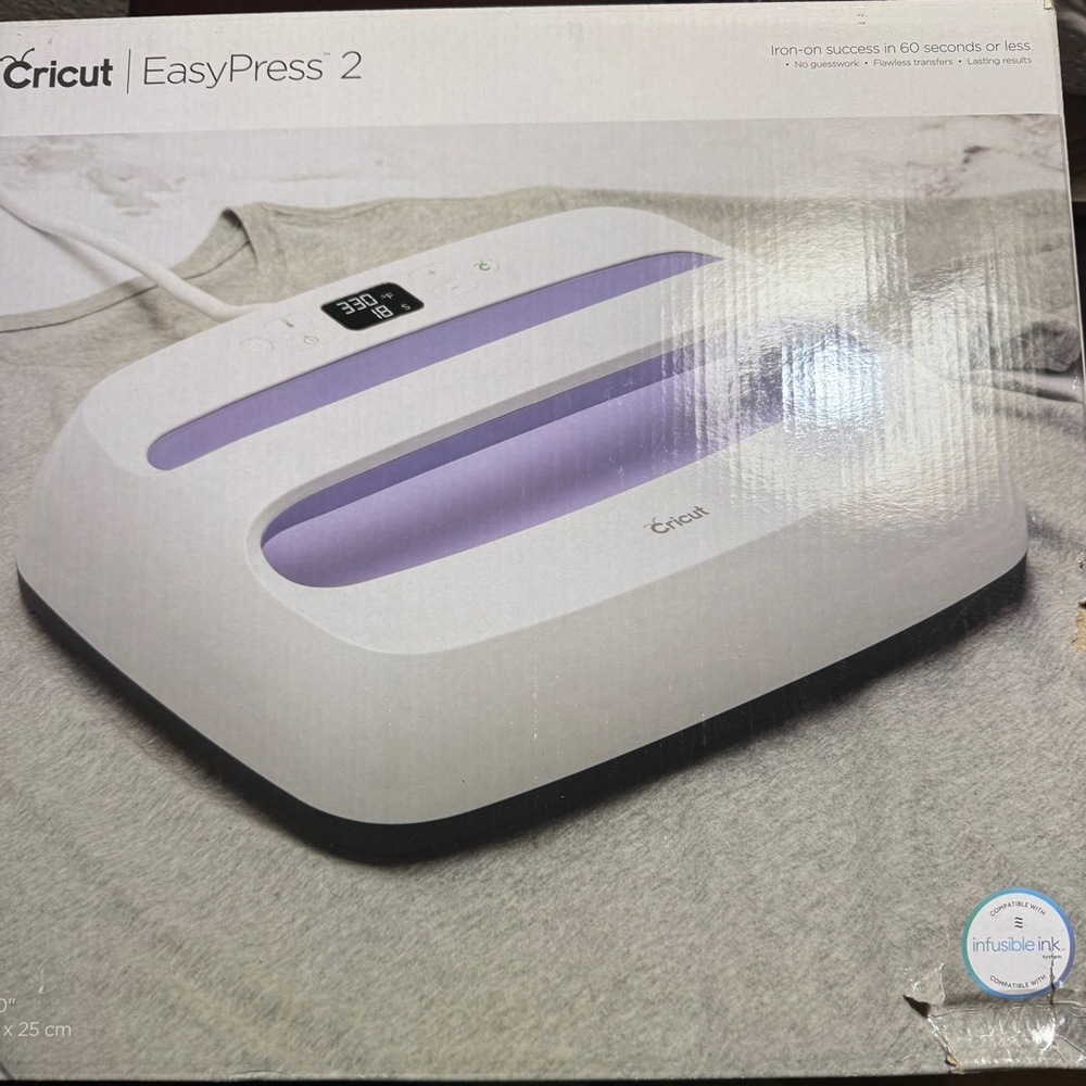Cricut EasyPress 2 - White and Purple
